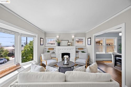 3021 Morcom Ave, Oakland, CA, 94619-3315 | Card Image