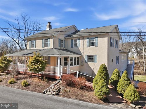 111 Mine Run Rd, SCHWENKSVILLE, PA, 19473-1615 | Card Image