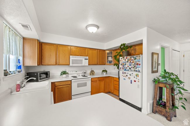 916 E Grape Ivy Way, Condo with 3 bedrooms, 3 bathrooms and 2 parking in Millcreek UT | Image 7