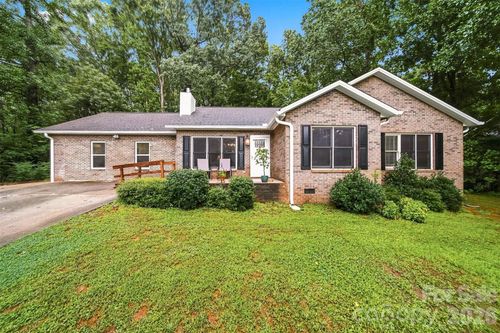3933 Mattingly Dr, Hickory, NC, 28602-9709 | Card Image