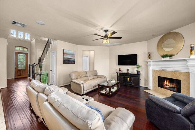 Here you can see the space you have from the entryway and large opening into the living space. | Image 18