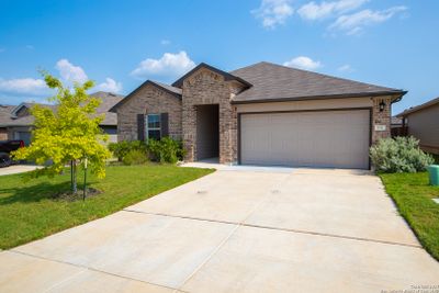 832 Pronghorn Trl, House other with 4 bedrooms, 2 bathrooms and null parking in Seguin TX | Image 2