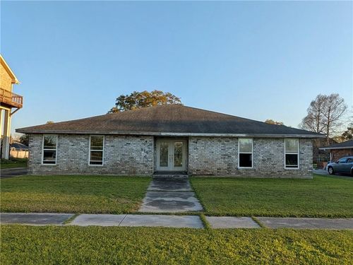 511 Park Blvd, Braithwaite, LA, 70040-1827 | Card Image
