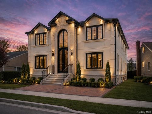 22 Elderberry Ln, Valley Stream, NY, 11581-1739 | Card Image
