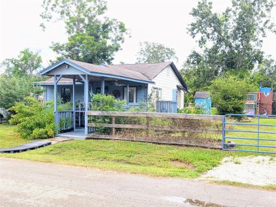 421 E Florida St, Brazoria | Image 1