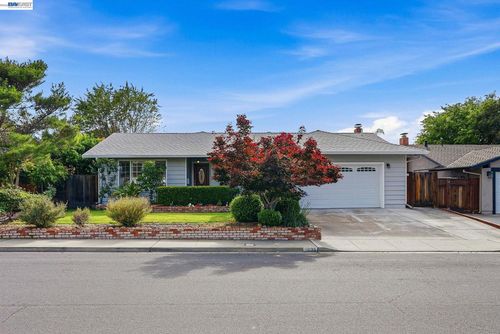 5633 San Antonio St, Pleasanton, CA, 94566-7639 | Card Image