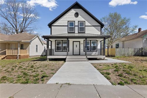 825 S Main St, Ottawa, KS, 66067-2805 | Card Image