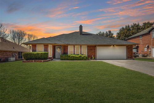 3657 Village Green Dr, Grand Prairie, TX, 75052-7043 | Card Image