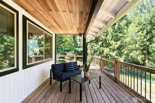5769 Blakely Ave Ne, Bainbridge Island, WA, 98110-2281 | Card Image