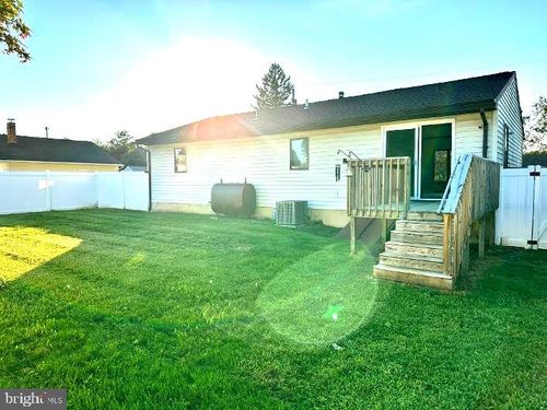 20 University Dr, PENNSVILLE, NJ, 08070-2553 | Card Image