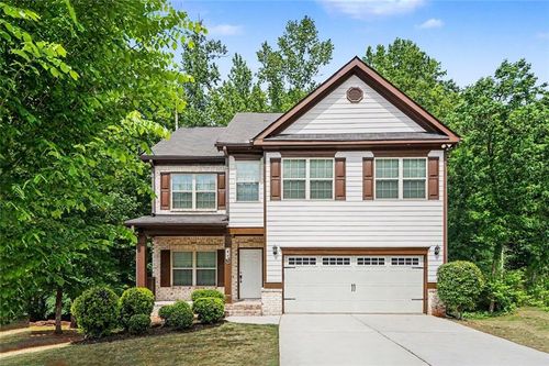 825 Sassafras Ln, Hoschton, GA, 30548-2258 | Card Image