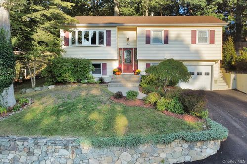 9 Prospect Pl, Suffern, NY, 10901-6113 | Card Image