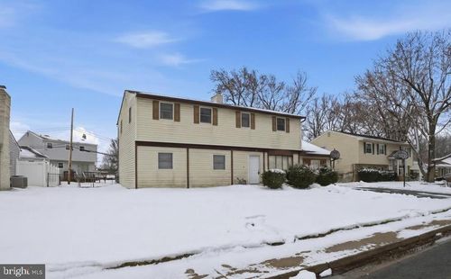 716 Chatham Rd, FAIRLESS HILLS, PA, 19030-2414 | Card Image