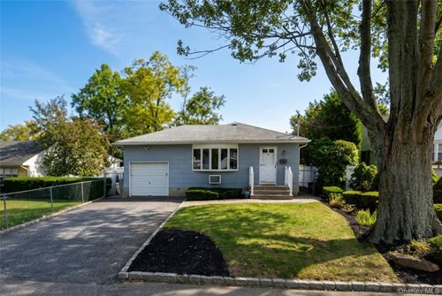 39 Wellington Ave, Deer Park, NY, 11729-1231 | Card Image