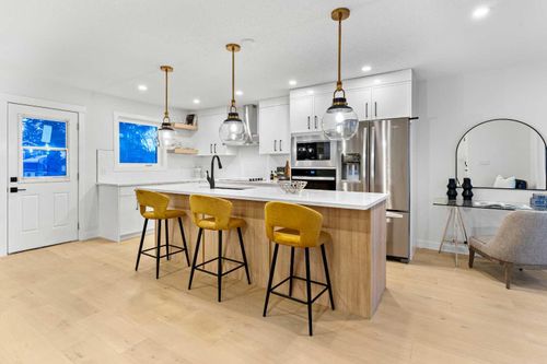 1731 111 Ave Sw, Calgary, AB, T2W1R6 | Card Image