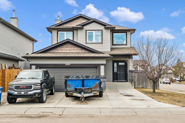 2001 Luxstone Link Sw, Home with 3 bedrooms, 2 bathrooms and 4 parking in Airdrie AB | Image 1