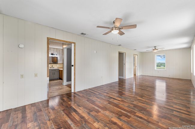 1015 Fm 2200 W, House other with 3 bedrooms, 3 bathrooms and null parking in Devine TX | Image 30