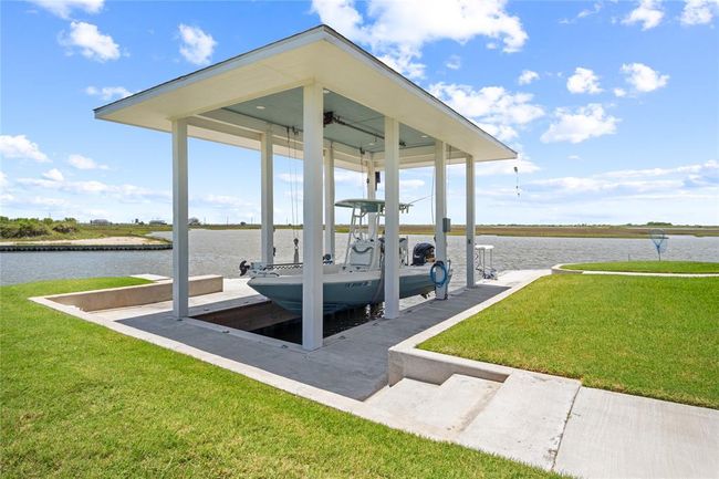 1301 Lagoon Dr, House other with 3 bedrooms, 2 bathrooms and 1 parking in Crystal Beach TX | Image 5