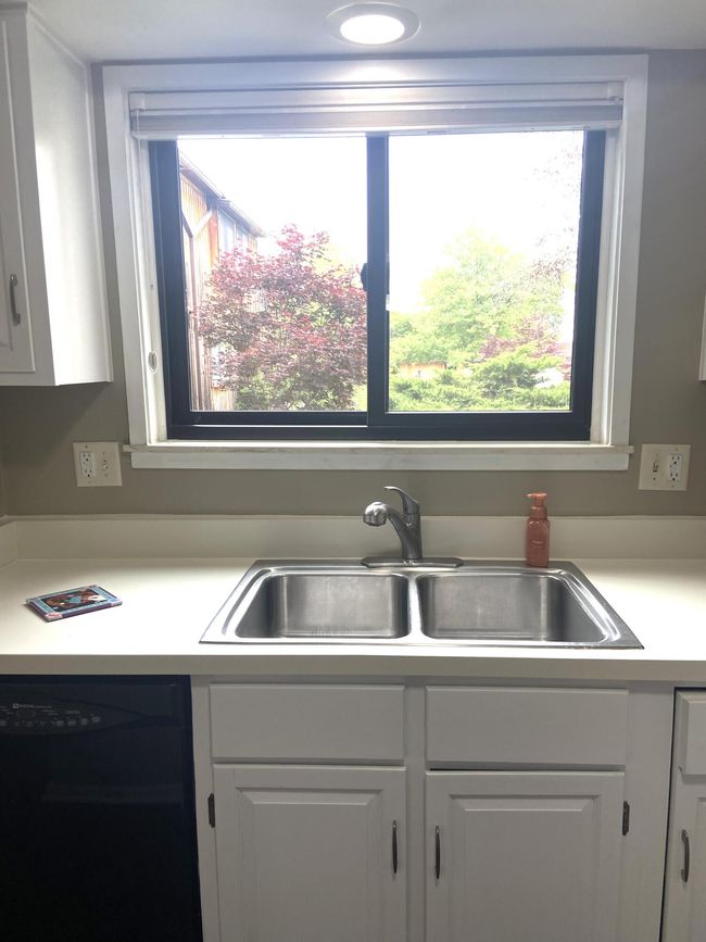2165 Pauline Ct, Condo with 2 bedrooms, 2 bathrooms and null parking in Ann Arbor MI | Image 5