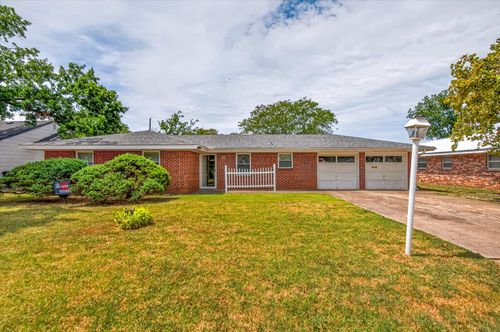 229 Ne Myers Ave, Bartlesville, OK, 74006-1826 | Card Image