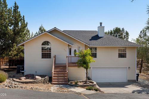 3244 Sw 34th St, Redmond, OR, 97756-8014 | Card Image