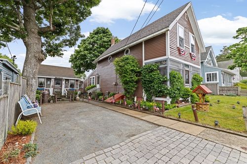 15 6th St, Onset, MA, 02558-1480 | Card Image