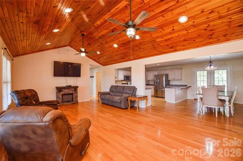 365 Wildlife Club Ln, Taylorsville, NC, 28681-7666 | Card Image