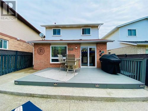2563 Whittaker Dr, Burlington, ON, L7P4R1 | Card Image