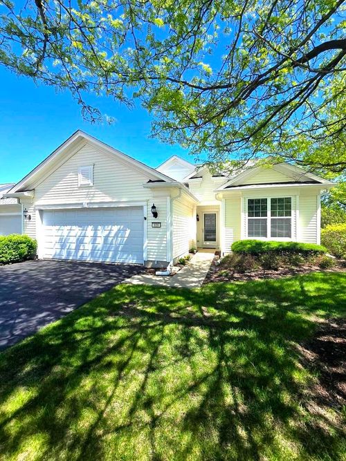 818 Woodland Dr, Shorewood, IL, 60404-7022 | Card Image