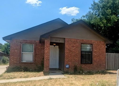 5208 Carol Ave, Fort Worth, TX, 76105-4561 | Card Image