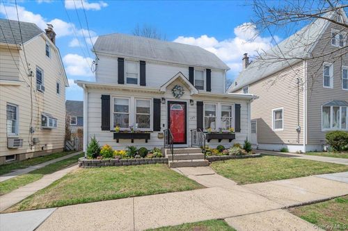 192 Broad St, Williston Park, NY, 11596-1306 | Card Image