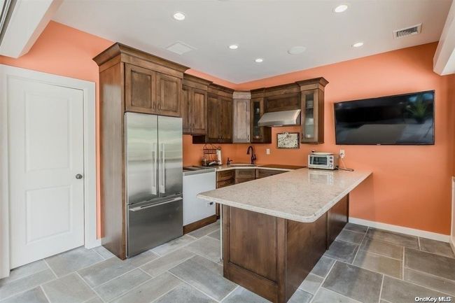 Pool house with bath, full kitchen, ice cream freezer, wolf cook-top, frig, dishwasher, ice maker, electronic shutters, CAC too! | Image 24
