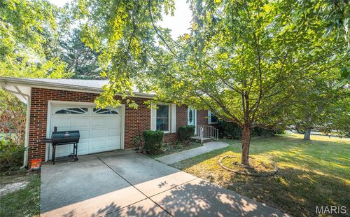 9 Dogwood Ln, Rolla, MO, 65401-3707 | Card Image