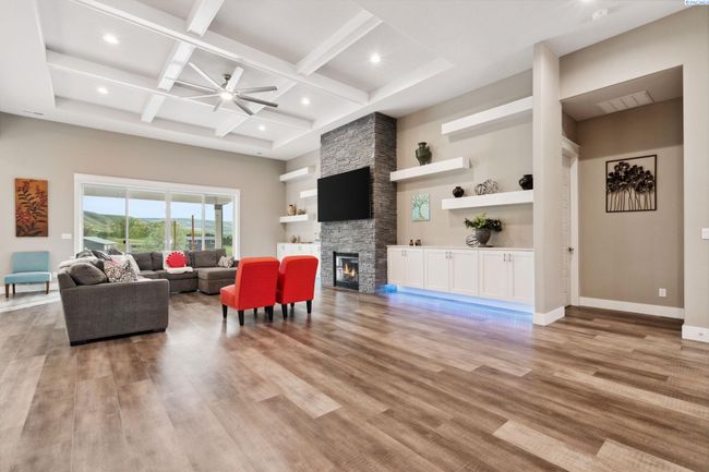 102909 E 1023 Pr Se, Home with 4 bedrooms, 5 bathrooms and null parking in Kennewick WA | Image 7