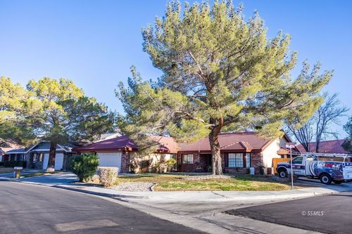 219 W Cobblestone Ln, Ridgecrest, CA, 93555-3195 | Card Image
