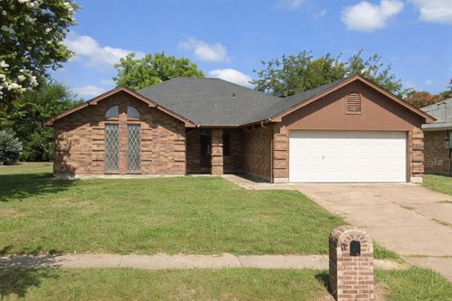 6206 Aires Dr, Arlington, TX, 76001-7447 | Card Image