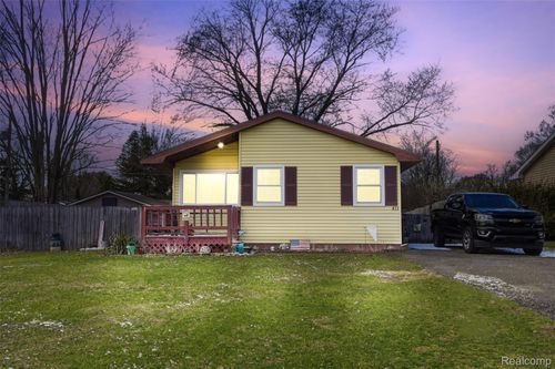 433 Haze, Pinckney, MI, 48169-9707 | Card Image