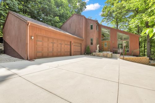 16645 Tanglewood Dr, Brookfield, WI, 53005-6860 | Card Image