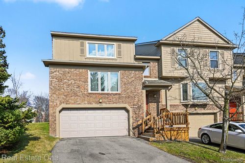 4222 Breckenridge Dr, West Bloomfield, MI, 48322-4429 | Card Image