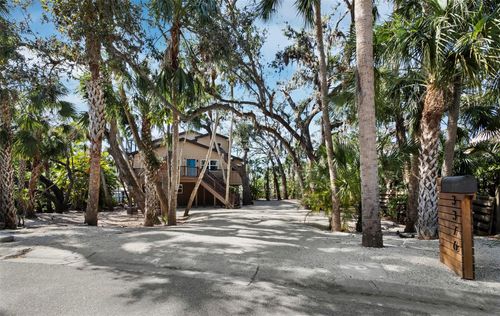 3376 S Seclusion Dr, SARASOTA, FL, 34239-6511 | Card Image