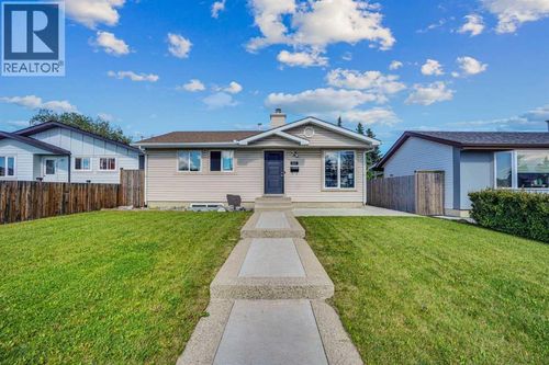 1527 Maitland Drive Ne, Calgary, AB, T2A5V2 | Card Image