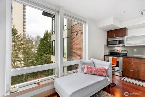 508-4547 8th Ave Ne, Seattle, WA, 98105-6707 | Card Image
