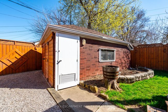 114 London St N, House other with 3 bedrooms, 2 bathrooms and 2 parking in Hamilton ON | Image 36
