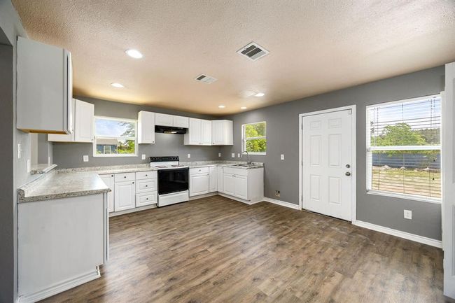 570 County Road 3558, House other with 4 bedrooms, 3 bathrooms and null parking in Cleveland TX | Image 11