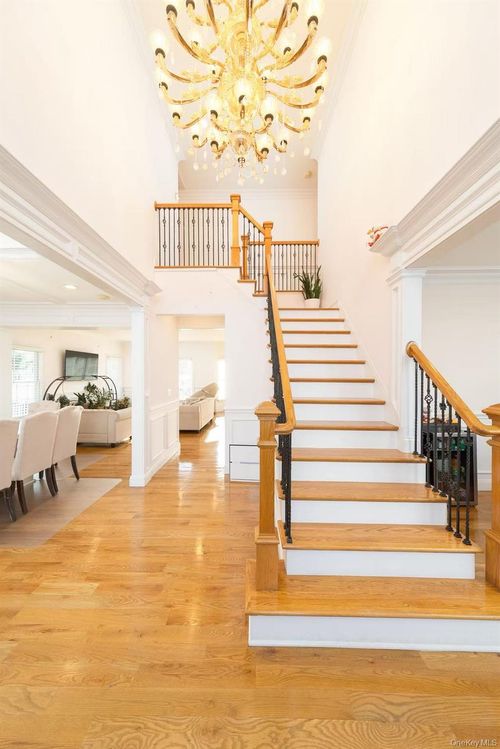 157 Evans Ave, Albertson, NY, 11507-1721 | Card Image