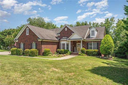 200 Wagontree Court, Dallas, NC, 28034-7757 | Card Image