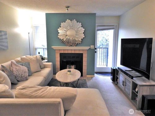 apt-215-13717 Linden Ave N, Seattle, WA, 98133-6958 | Card Image