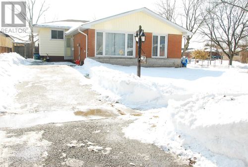 7116 Centennial St, Niagara Falls, ON, L2G2Z1 | Card Image