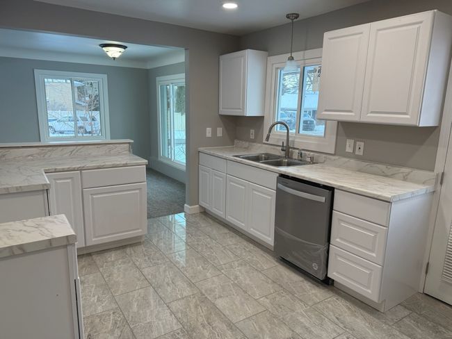 30631 Bayview Dr, House other with 3 bedrooms, 3 bathrooms and null parking in Gibraltar MI | Image 10