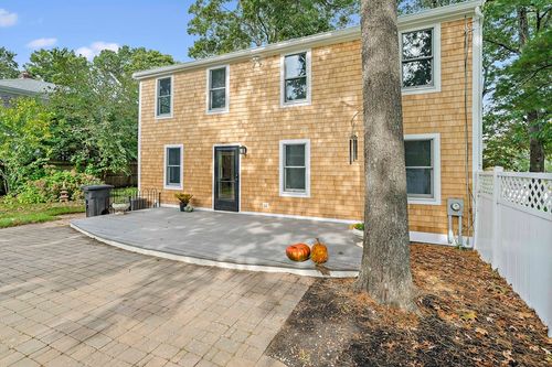 8 Winthrop Ave, Duxbury, MA, 02332-5207 | Card Image